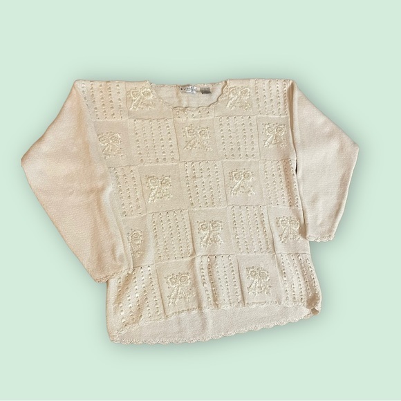- Vintage by design ivory sweater with bows - Picture 4 of 4